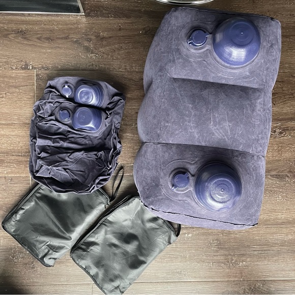 Bundle of 2 Travel Neck Pillows and 2 Inflatable Foot Rest - Picture 10 of 15